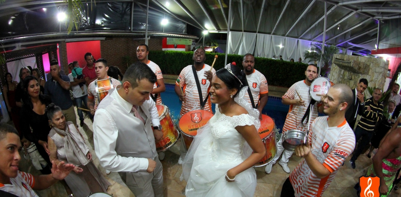 Casal Caindo no Samba