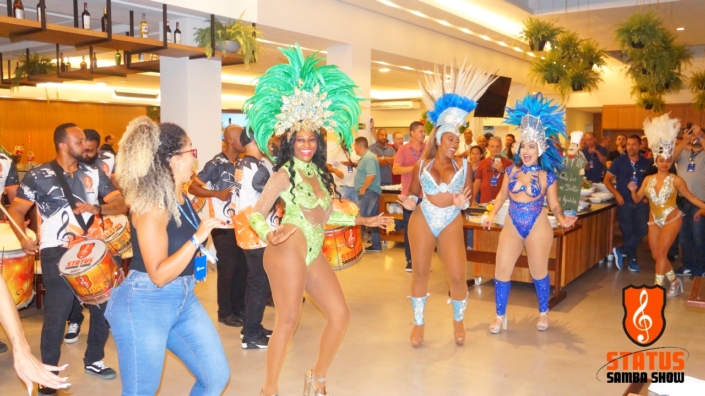 Passistas Elaine de Abreu, Mariana Pedro e Thamires Seixas