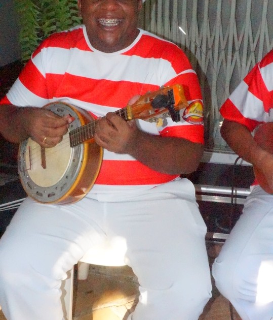 Murilo e seu banjo em roda de samba