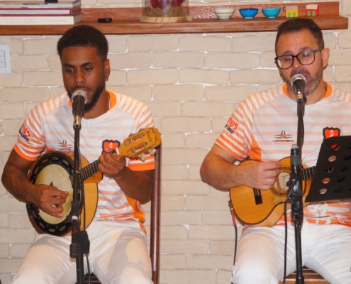 Caue Banjo e Cantor Cavaco Tuca Maia em Roda de Samba do Grupo Status Samba Show