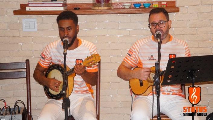 Caue Banjo e Cantor Cavaco Tuca Maia em Roda de Samba do Grupo Status Samba Show