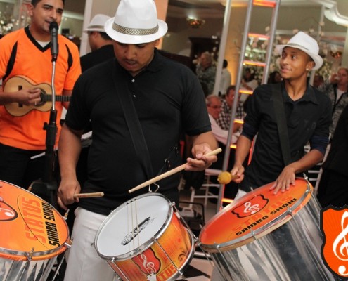 Equipe de Bateria de Escola de Samba em ação