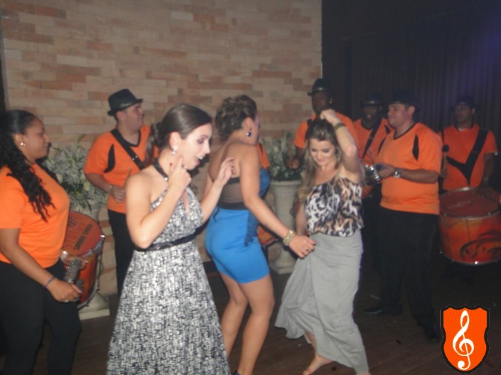 convidadas sambando em festa de casamento