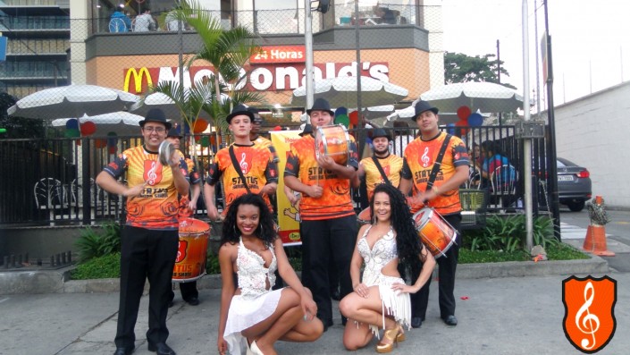 Equipe Status Samba Show em Ação Mc Dia Feliz Faria Lima