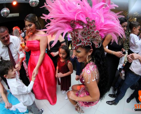 Mulata Nathany e Crianças em Festa de Casamento