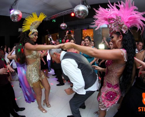 Dança da Cordinha com Nathany e Jessica Bueno em festa de casamento espaço tenor