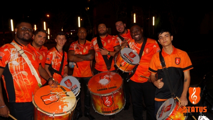 Equipe de Bateria de Escola de Samba Completa