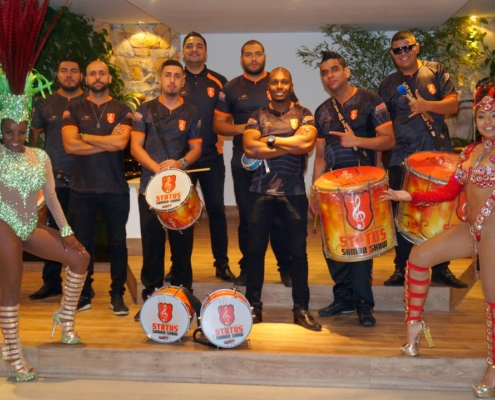 Bateria e Mulatas - Status Samba Show