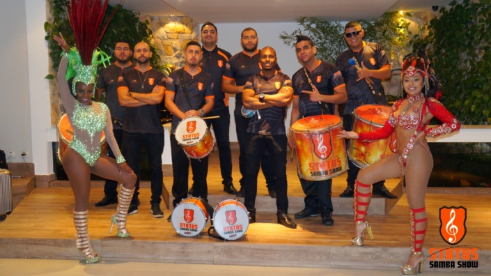 Bateria e Mulatas - Status Samba Show