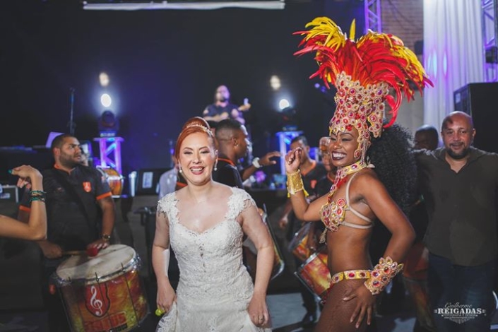 Noiva e Mulata em Festa de Casamento