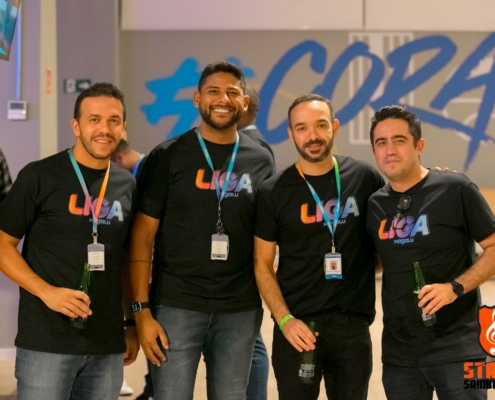 Colaboradores da Magalu curtindo evento