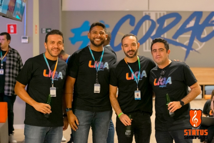 Colaboradores da Magalu curtindo evento