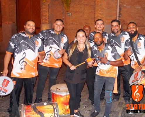 Equipe de Bateria Nota 10 da Status Samba Show juntamente com a Assessora