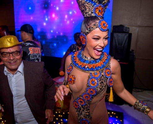 Todo carisma da Passista Nathany Piemonte em Festa de Casamento