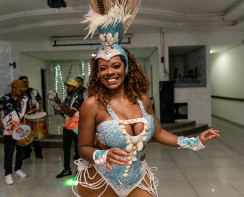 Passista Mariana Pedro em Festa de Aniversário em evento da Status Samba Show