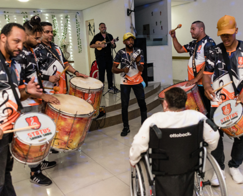 Bateria de Escola de Samba da Status Samba Show em Festa de Aniversário da Dona Helena no Buffet Magnific