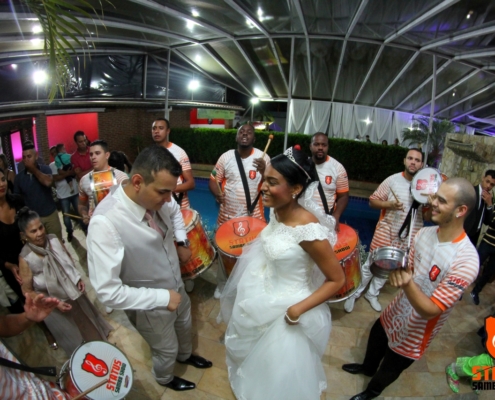 Casal Caindo no Samba