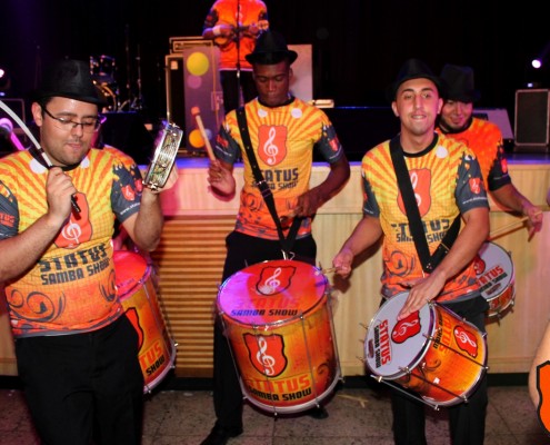 Bateria de escola de Samba em festa corporativa